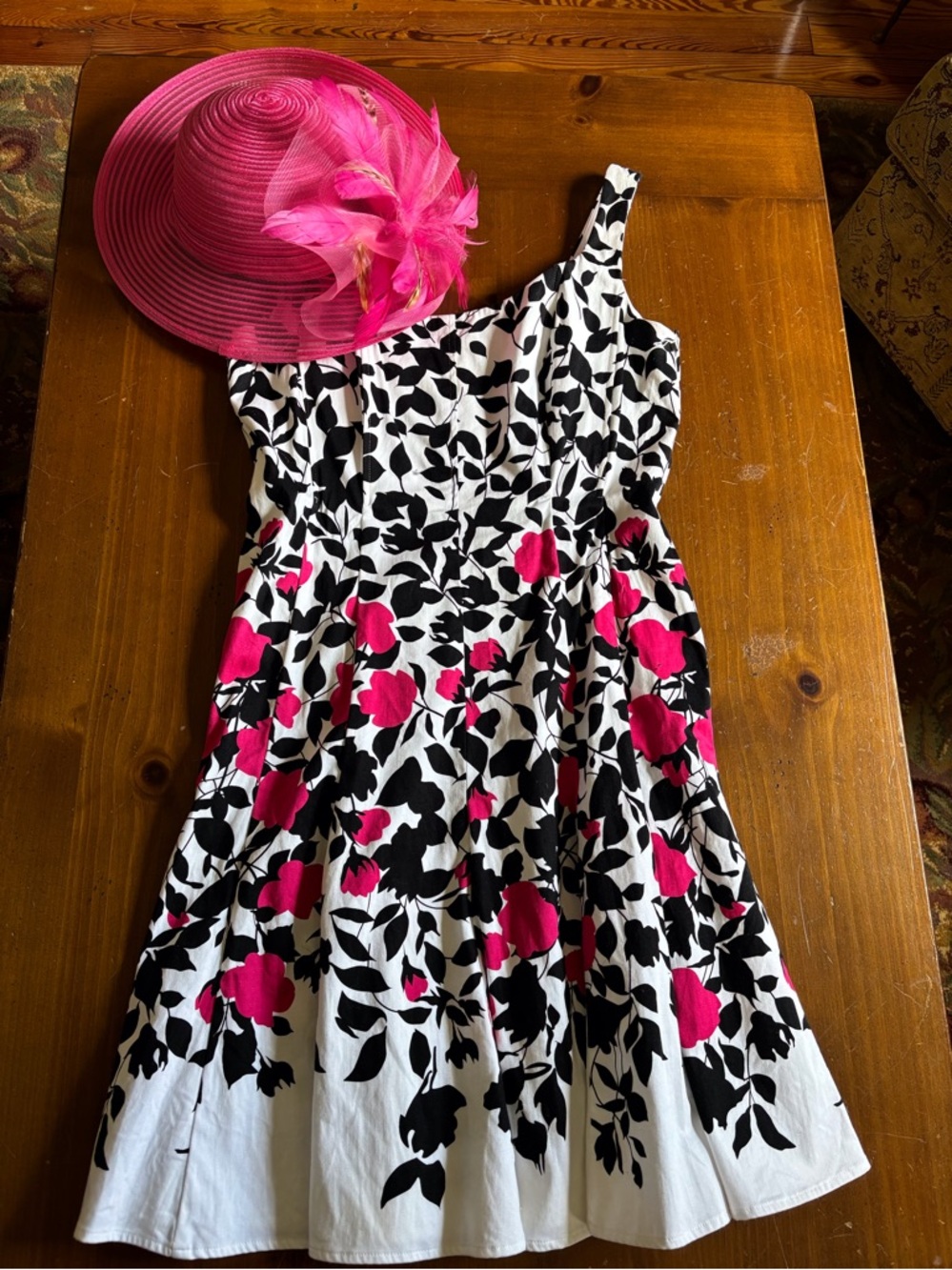 Nine West sleeveless dress, size 10, with matching hat.
